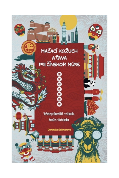 Mačací kožuch a ťava pri Čínskom múre